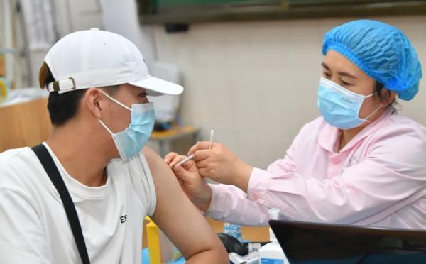 附名单！第二针疫苗今起“开打”，郑州275个接种点可就近选择