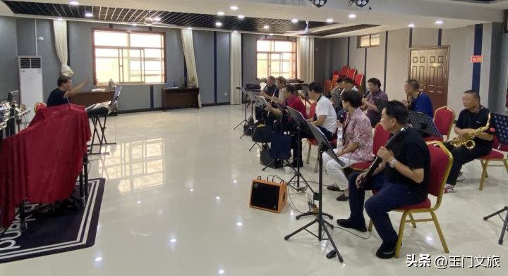 玉门市文化馆：开展中老年管乐队辅导培训