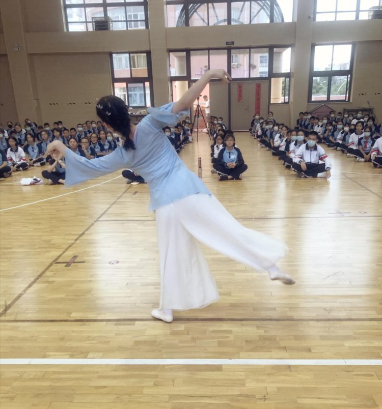 花季如歌，舞动青春——松柏中学舞蹈展演活动报道