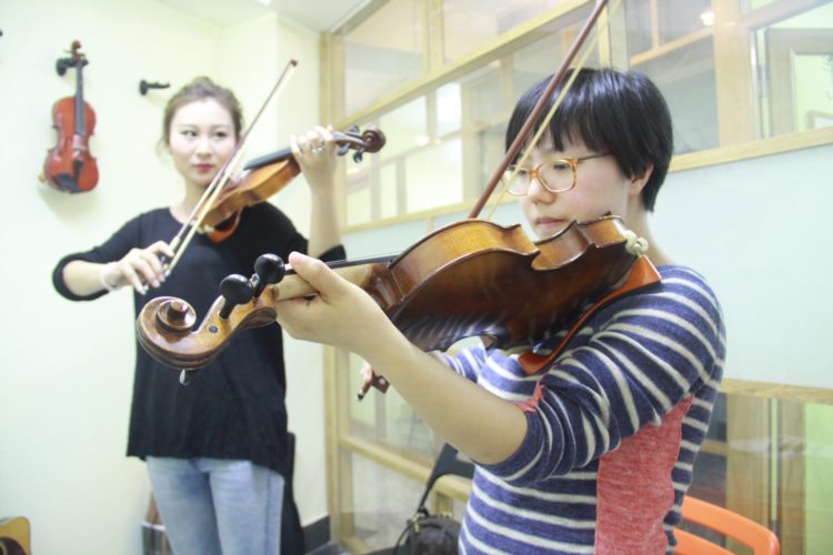 听说想学音乐，钢琴和小提琴一起学更配哦