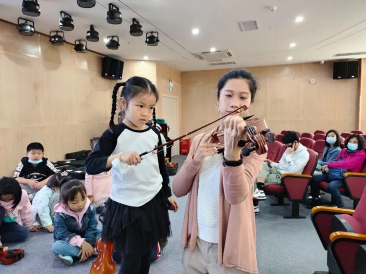 快看过来！2021暑期小提琴免费体验课程即将开启，敬请期待
