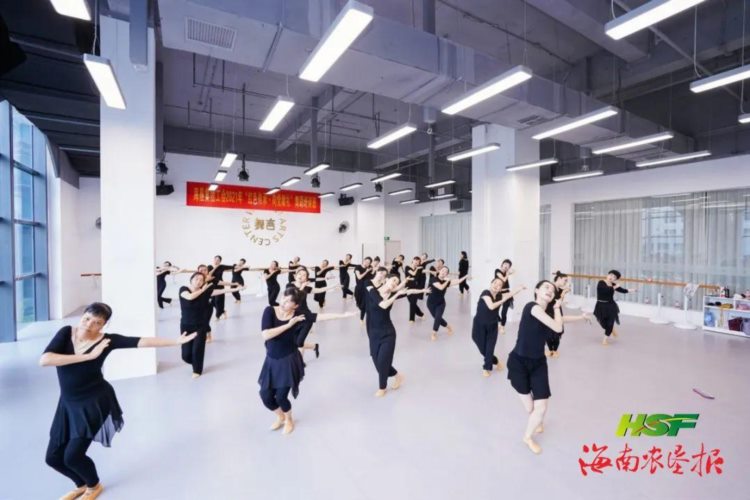 海垦集团工会举办2021年“红色传承•向党献礼”舞蹈培训班