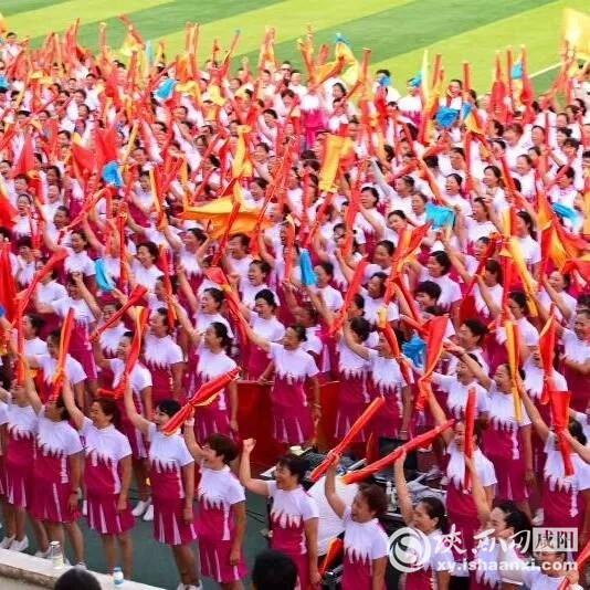 咸阳市老年大学千人广场舞 亮相省十六运开幕式