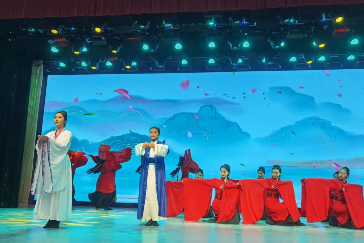 济南中学铁一校区举行“青春逐梦 唱响未来” 校园英语才艺大赛