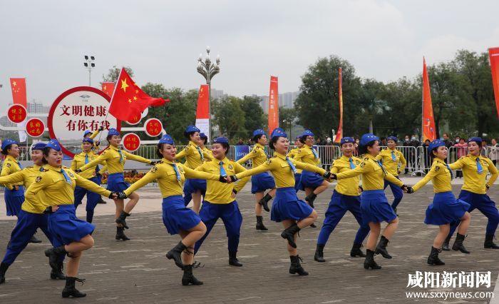 陕西广场舞公开赛咸阳站比赛在统一广场举行