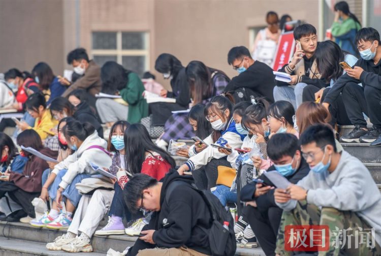 武汉12.89万人赶考教师资格证，报考人数创历史新高，考生规模居全国城市第一位