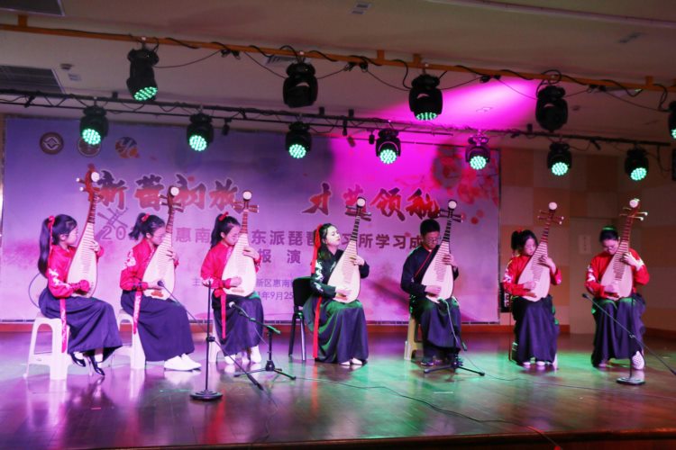 上海的海｜浦东派琵琶：沪漂姑娘演绎“弹拨的时光”