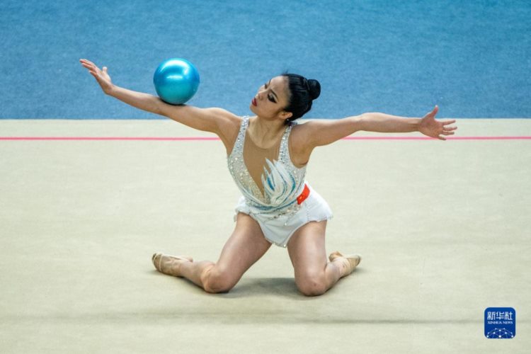 艺术体操全国锦标赛成年个人全能赛：赵雅婷获得冠军