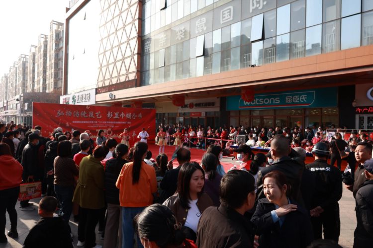 秦阳社区举办第二届“三八妇女节”传统技艺技能展示体验活动