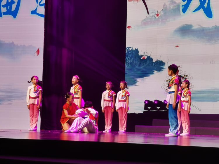 吉州区《扇舞戏韵》获第八届江西艺术节广场舞大赛全省一等奖
