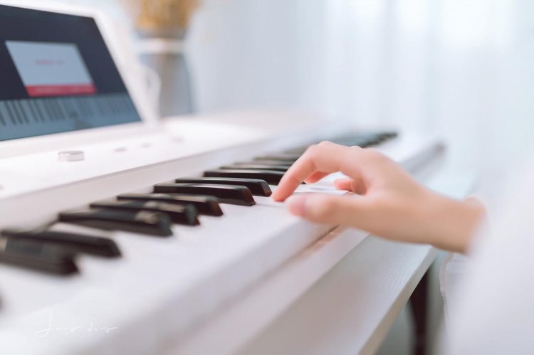 郎朗推荐——爱上弹琴的智能教学电子琴