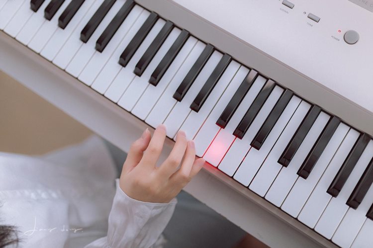 郎朗推荐——爱上弹琴的智能教学电子琴