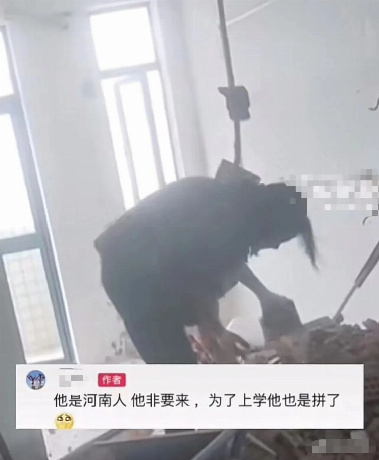 19岁女大学生为赚学费去工地搬砖，工头感叹：老百姓的孩子不容易