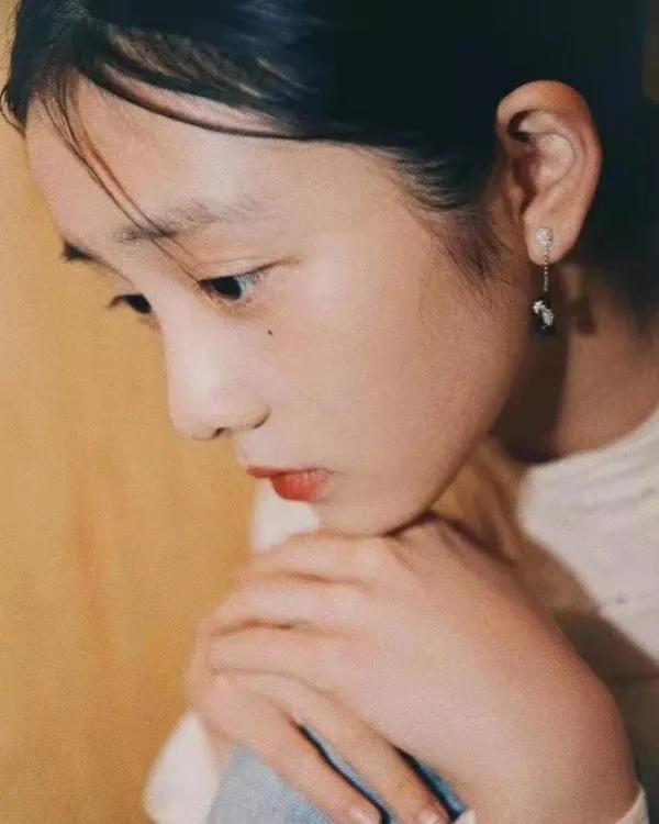 2006年，黄磊在顺义区花费上千万购入豪宅，只为女儿可以练琴