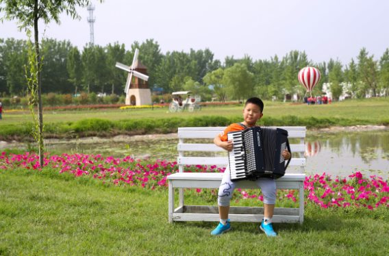 郑州学子刘润泽国际手风琴艺术周上显风采