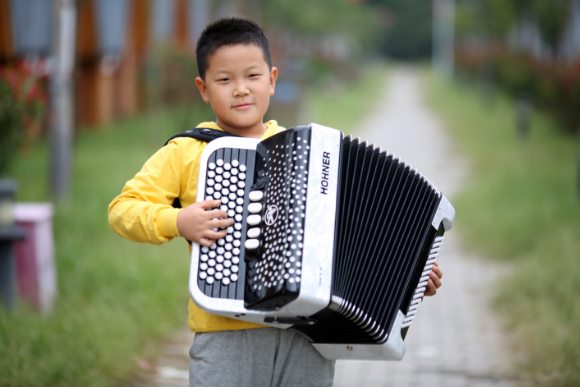 郑州学子刘润泽国际手风琴艺术周上显风采