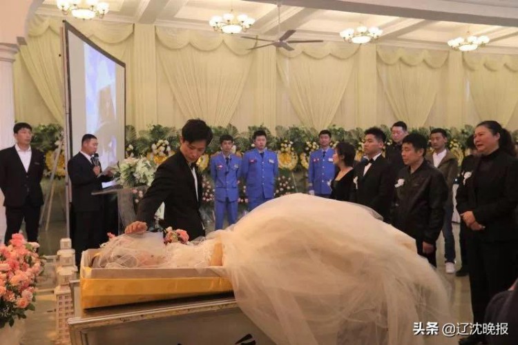 殡仪馆的特殊婚礼“说好不哭，杨柳，我没忍住……”