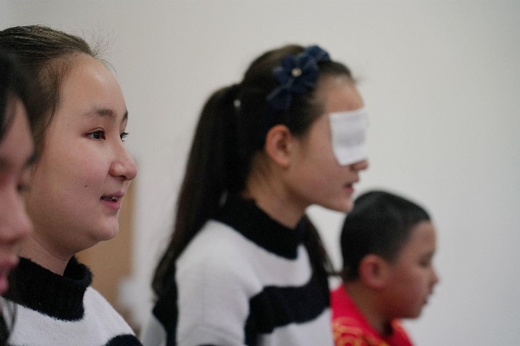 北京市盲校13名学生中德双语演唱，为冬残奥会开幕式热场