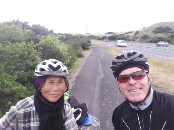 65岁阿姨8年骑行穷游12国！下一步她想去……
