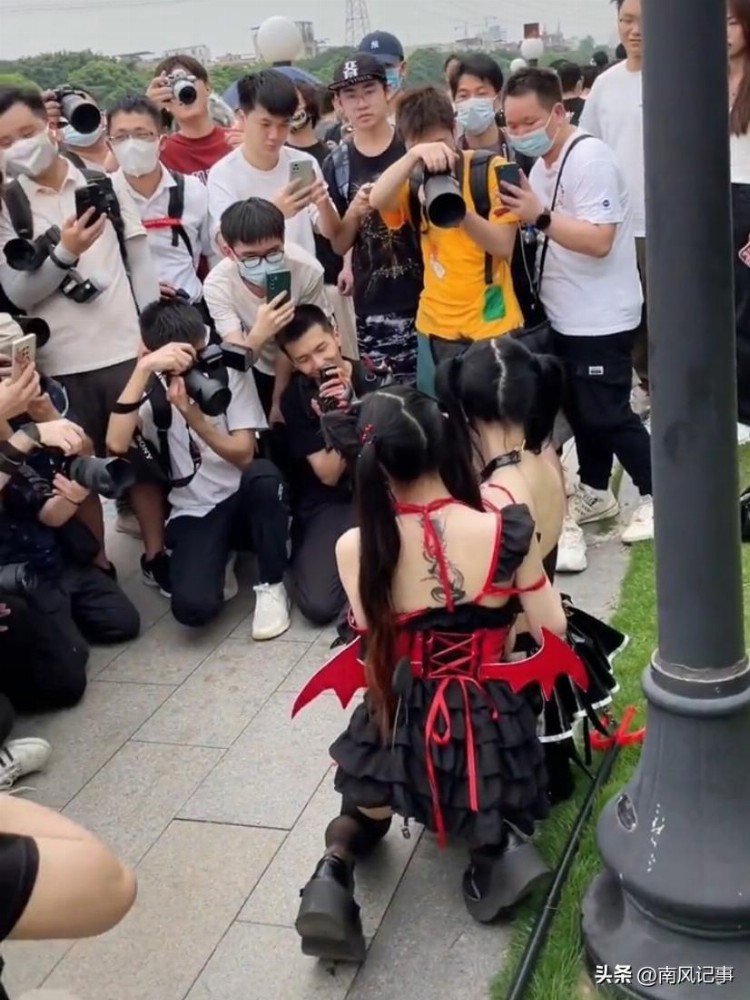 警惕成人展复活！广州两女生挂羊头卖狗肉，男“摄影师”兴奋异常