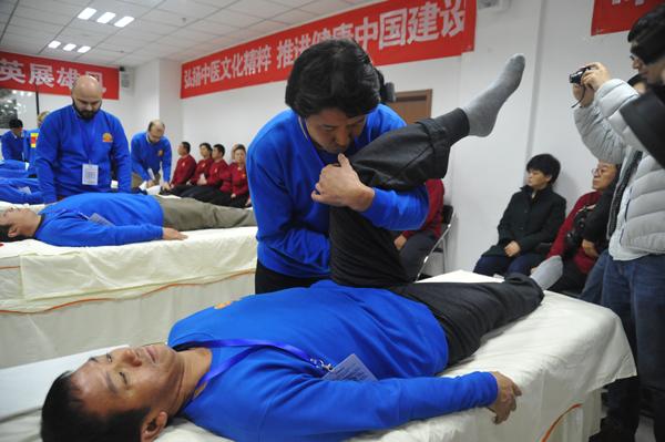 中国第三届百强推拿按摩师大赛"秀"中医文化