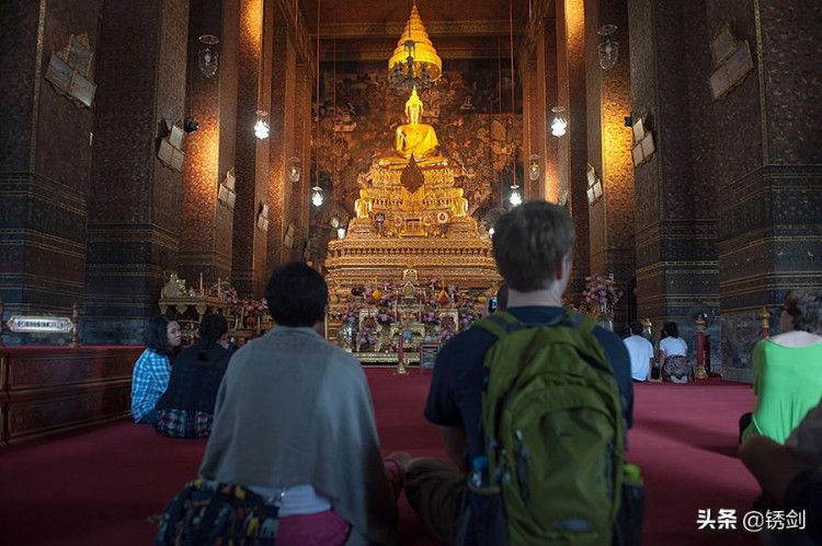 泰国最大的卧佛寺内暗藏着最正宗的泰式按摩学校，对外营业