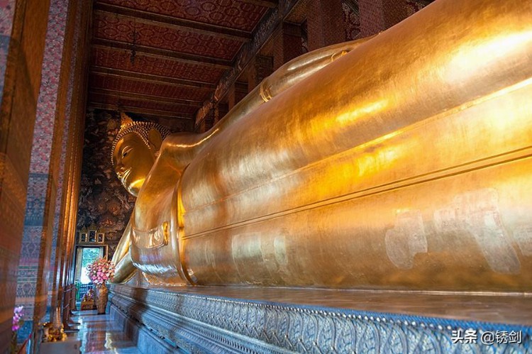 泰国最大的卧佛寺内暗藏着最正宗的泰式按摩学校，对外营业