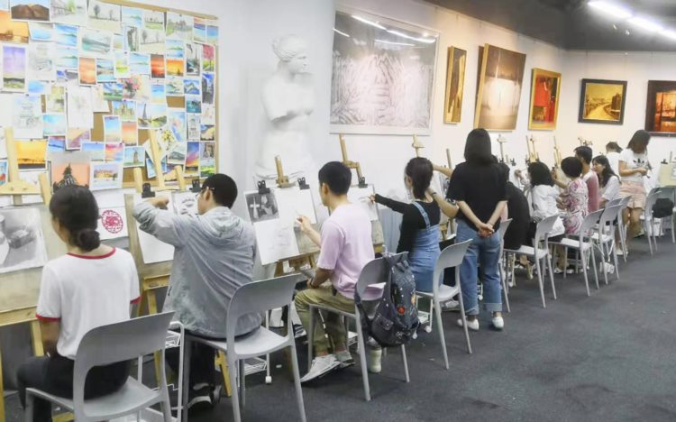 上海八哥美术学校启动高考美术培训项目