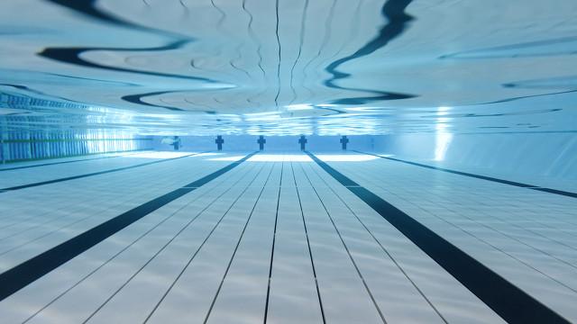 广东男人开游泳馆用“0元游泳”半年赚80万，怎么做到的？