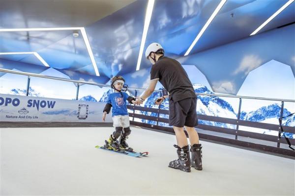 上海杭州苏州年轻人开始流行在商场里学滑雪，滑雪机竟然成了新商机？