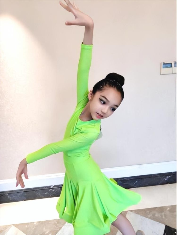 2023“首届IDO国际舞蹈中国上海公开赛”网络人气亚军-龚语
