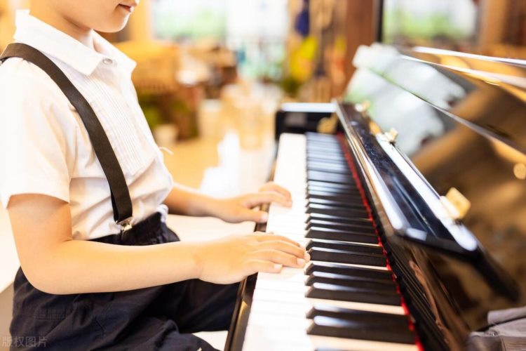 成人钢琴入门不想弹古典曲目要怎么学？