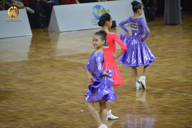 最强女单丨广州何向晴荣获2018CBDF中国杯拉丁舞10岁冠军12岁亚军