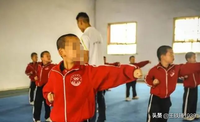 武术培训变成杀人现场，8岁男孩被活活打死，这是什么“教育”？