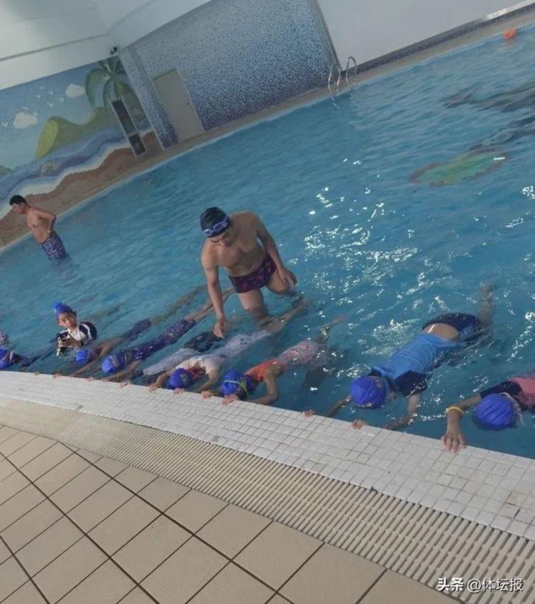 年年盛夏和杭州人相约，黄龙游泳公益培训课继续“扫盲”