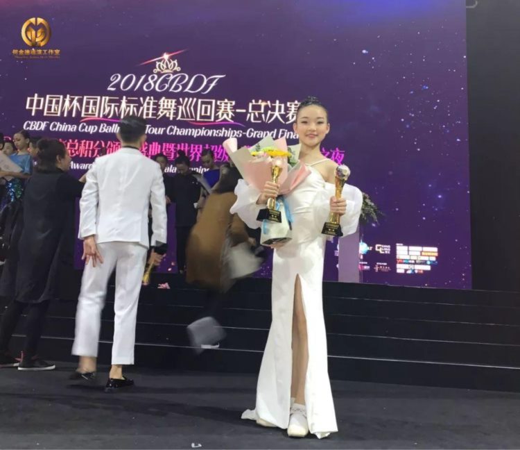 最强女单丨广州何向晴荣获2018CBDF中国杯拉丁舞10岁冠军12岁亚军