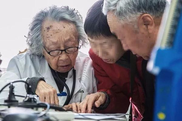 骄傲！全国转发的93岁老人，是咱大连人