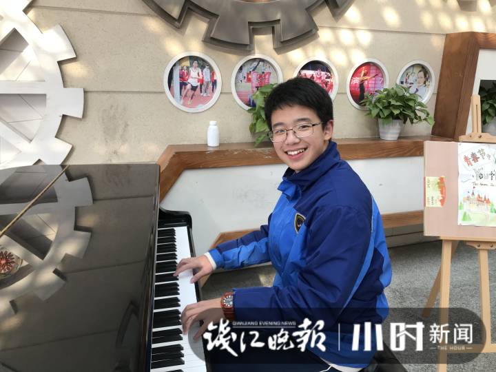放学后，杭州这所学校大堂传来的钢琴声也太治愈了！网友：目测未来丈母娘已在排队