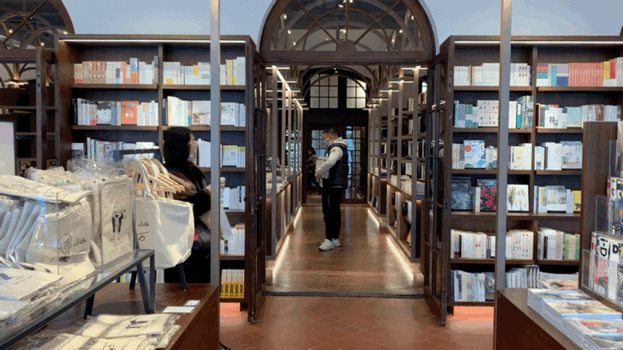 老建筑变身文化新地标，上海首家茑屋书店有哪些看点？