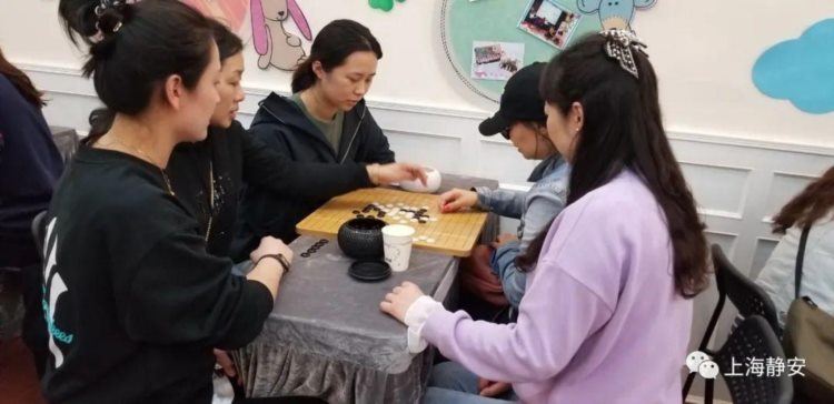 白领走进幼儿园学围棋？什么情况？！‖我为群众办实事