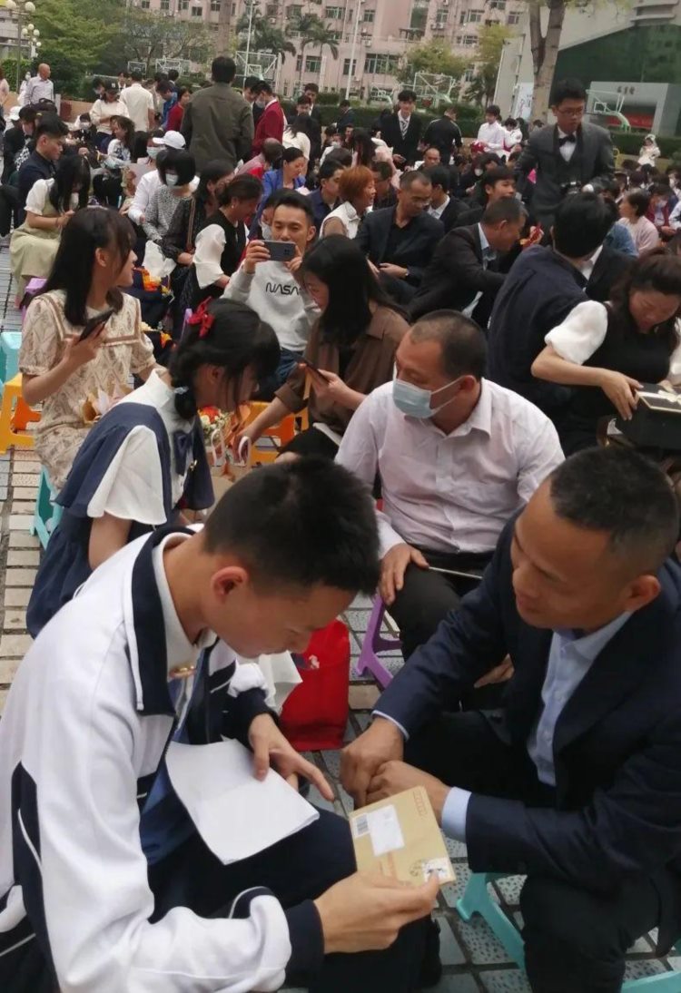 深圳市龙岗区布吉中学隆重举办2023届高三成人礼活动