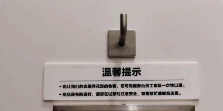 成人试穿小码童装引热议！苏州优衣库门店情况如何，1家门店拒绝