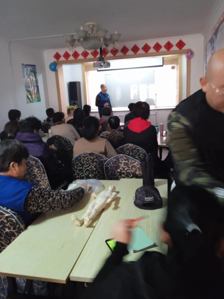 青岛蒲公英公益平台组织第二期针灸培训学习班开课了
