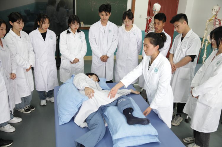 学中医康复保健就来四川省针灸学校