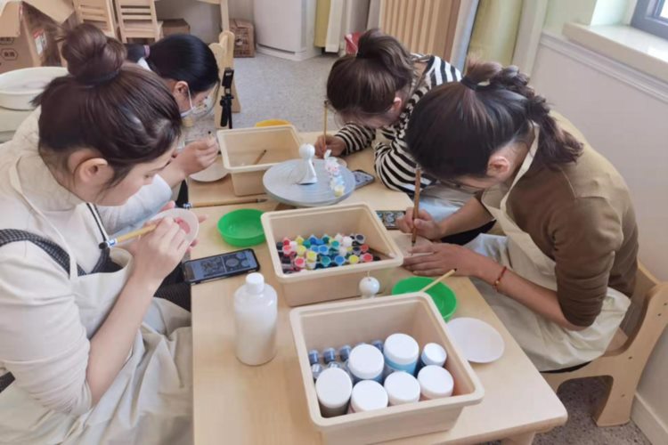 巧手为媒，白泥成器——惠济区春熙路实验幼儿园陶艺工坊培训活动