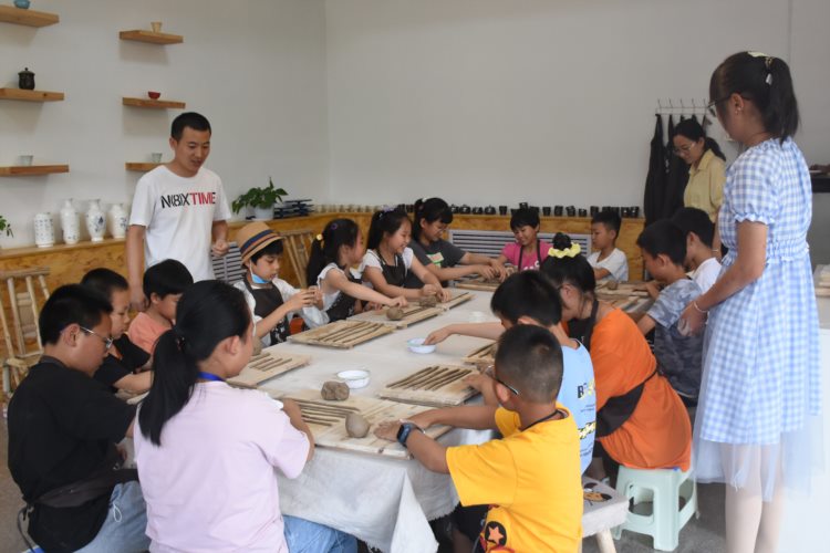 华亭市博物馆举办陶艺制作公益培训班