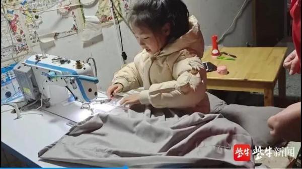 江苏10岁女孩刷爆网络！熟练操作电动缝纫机，帮奶奶赚钱