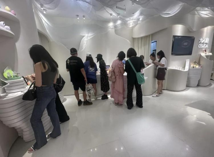 深圳时尚商场首家情趣用品店引爆好奇心