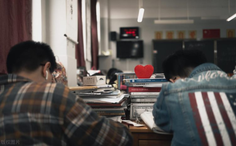 我，大专毕业，出国读“野鸡大学”，如今是企业高管，年薪百万