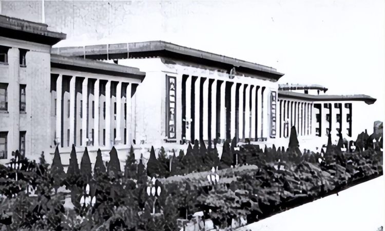 1959年，人民大会堂招收服务员：4年换一次，北京人一律不用